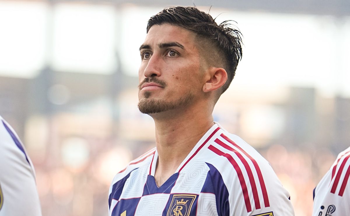 ¿Guiño? La foto del inminente refuerzo albo que ilusiona al hincha de Colo Colo