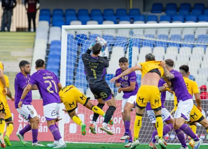 César Dutra en acción en un amistoso ante Coquimbo Unido. (Foto: Instagram).