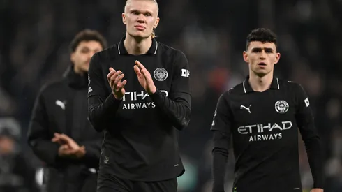 LONDON, ENGLAND – FEBRUARY 01: Erling Haaland of Manchester City applauds the travelling fans at the end of the Premier League match between Tottenham Hotspur and Manchester City at Tottenham Hotspur Stadium on February 01, 2026 in London, England. (Photo by Mike Hewitt/Getty Images)