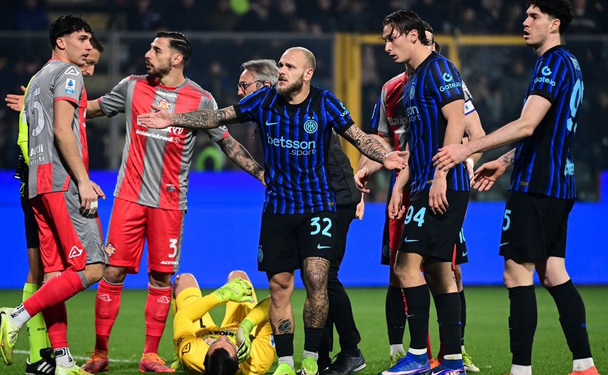 ¿Para cuándo en Chile? Sancionan al Inter de Milán por lanzar un petardo a la cancha