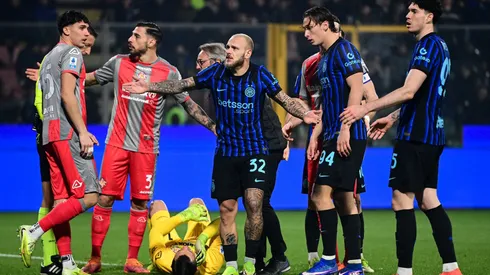 En el Inter vs Cremonese hinchas arrojaron petardo ante el arquero local