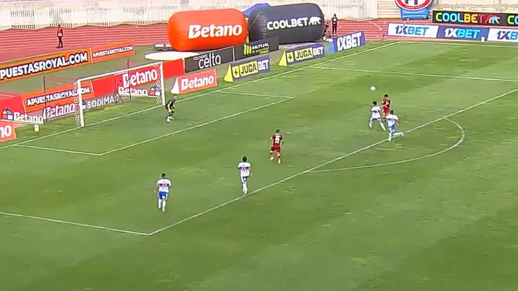 Deportes La Serena pudo darle el golpe final a la Católica de no ser por el VAR.