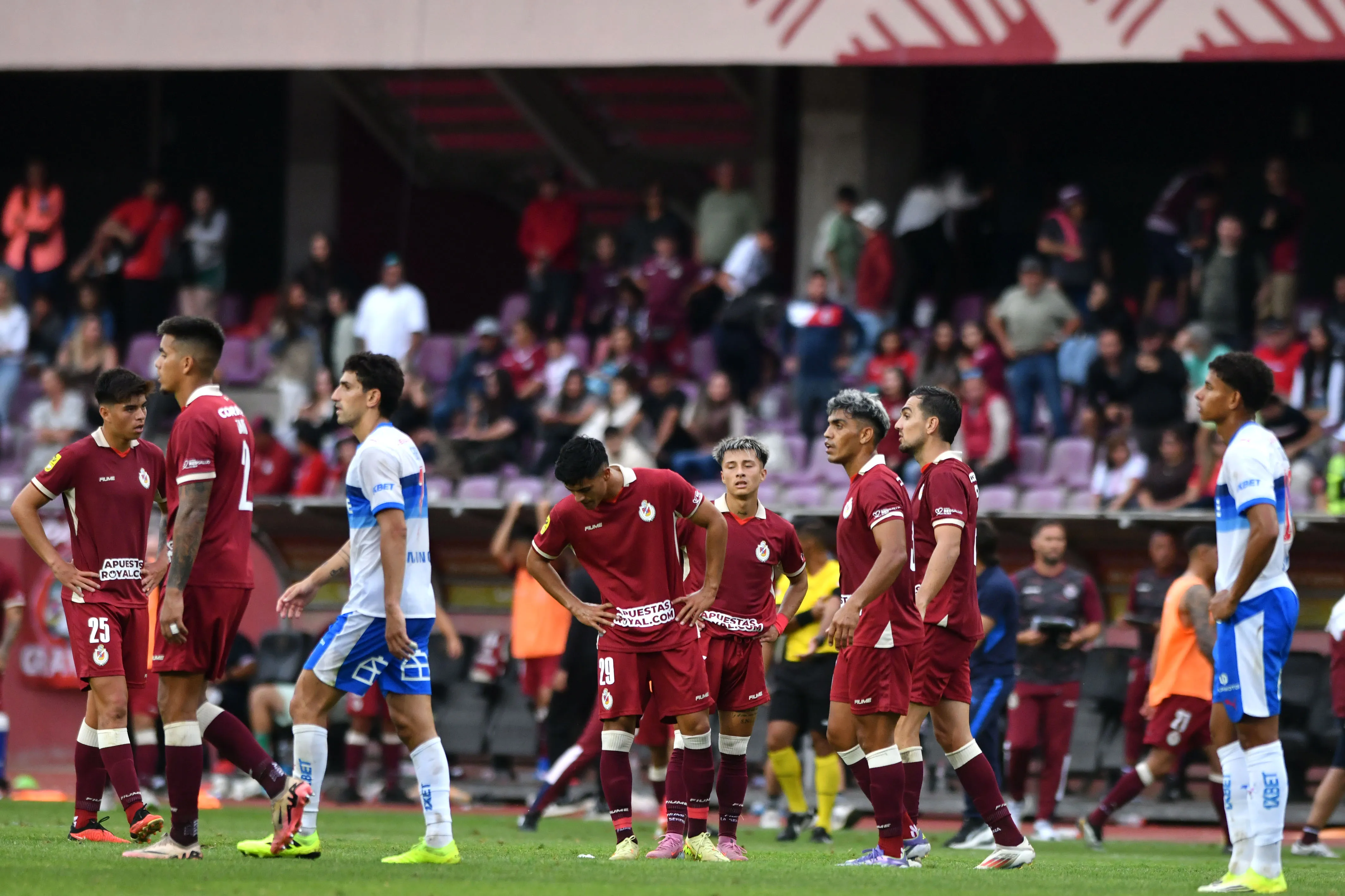 La Serena sufrió un gol anulado con el VAR que pudo cambiar el final contra Universidad Católica. Foto: Photosport.