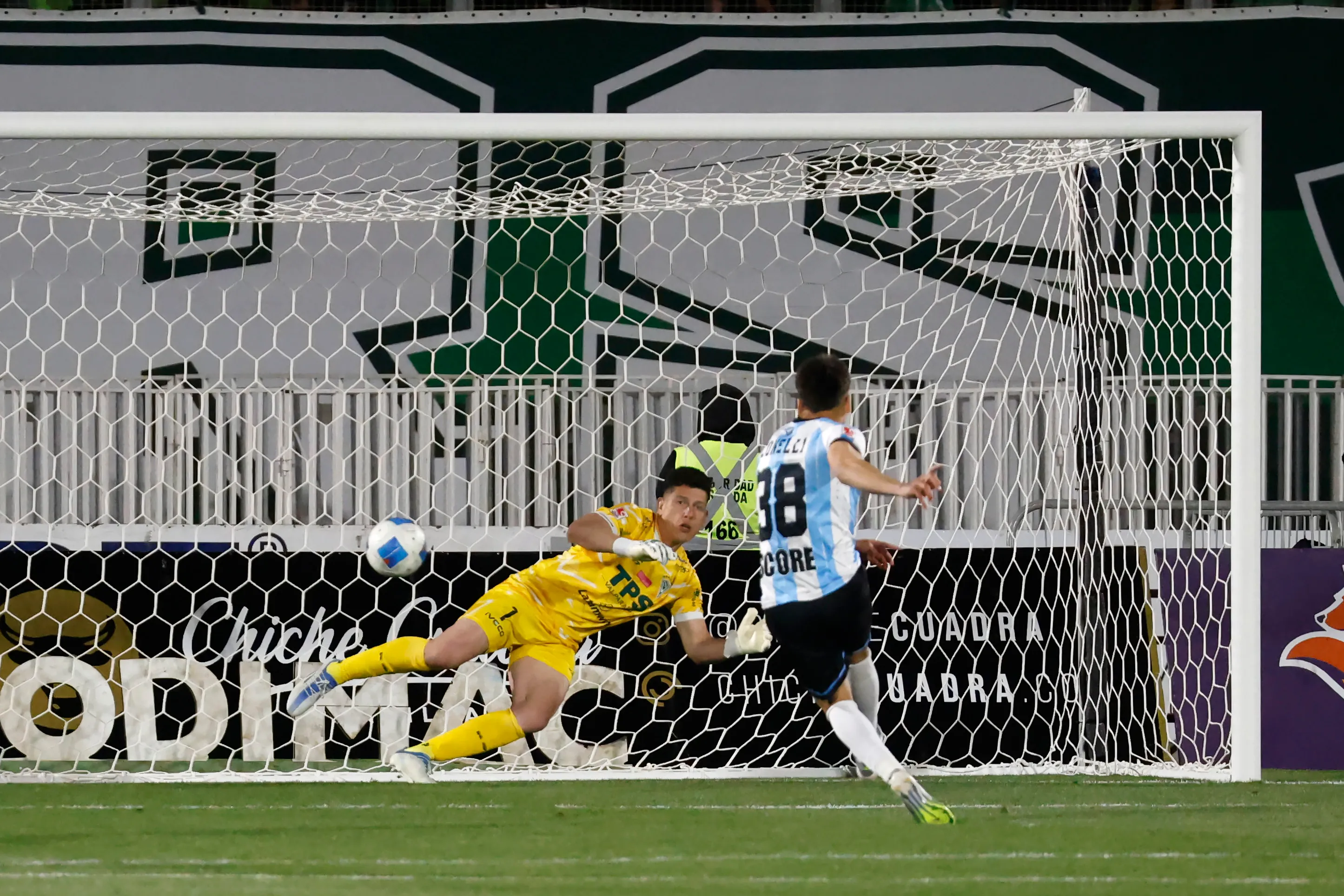 Vicente Conelli anotó dos goles en 11 partidos por Magallanes. (Sebastian Cisternas/Photosport).