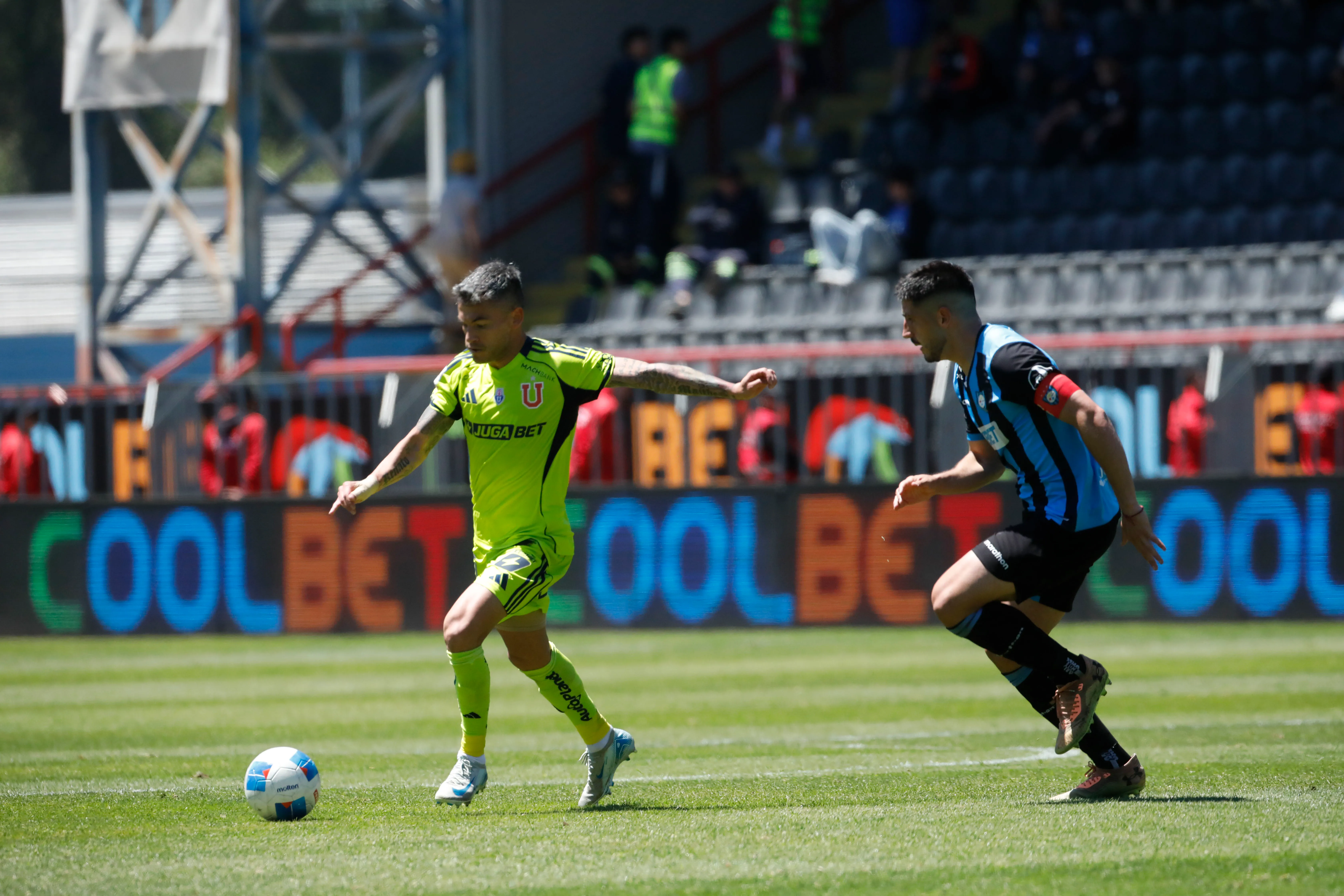 La U podría ver suspendido su duelo con Huachipato. Imagen: Photosport