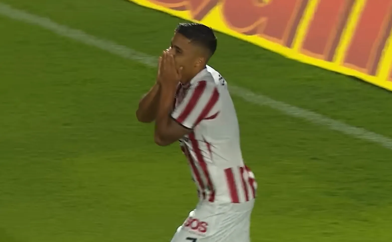 Nicolás Guerra se perdió un gol solo en Instituto. Foto: YouTube.