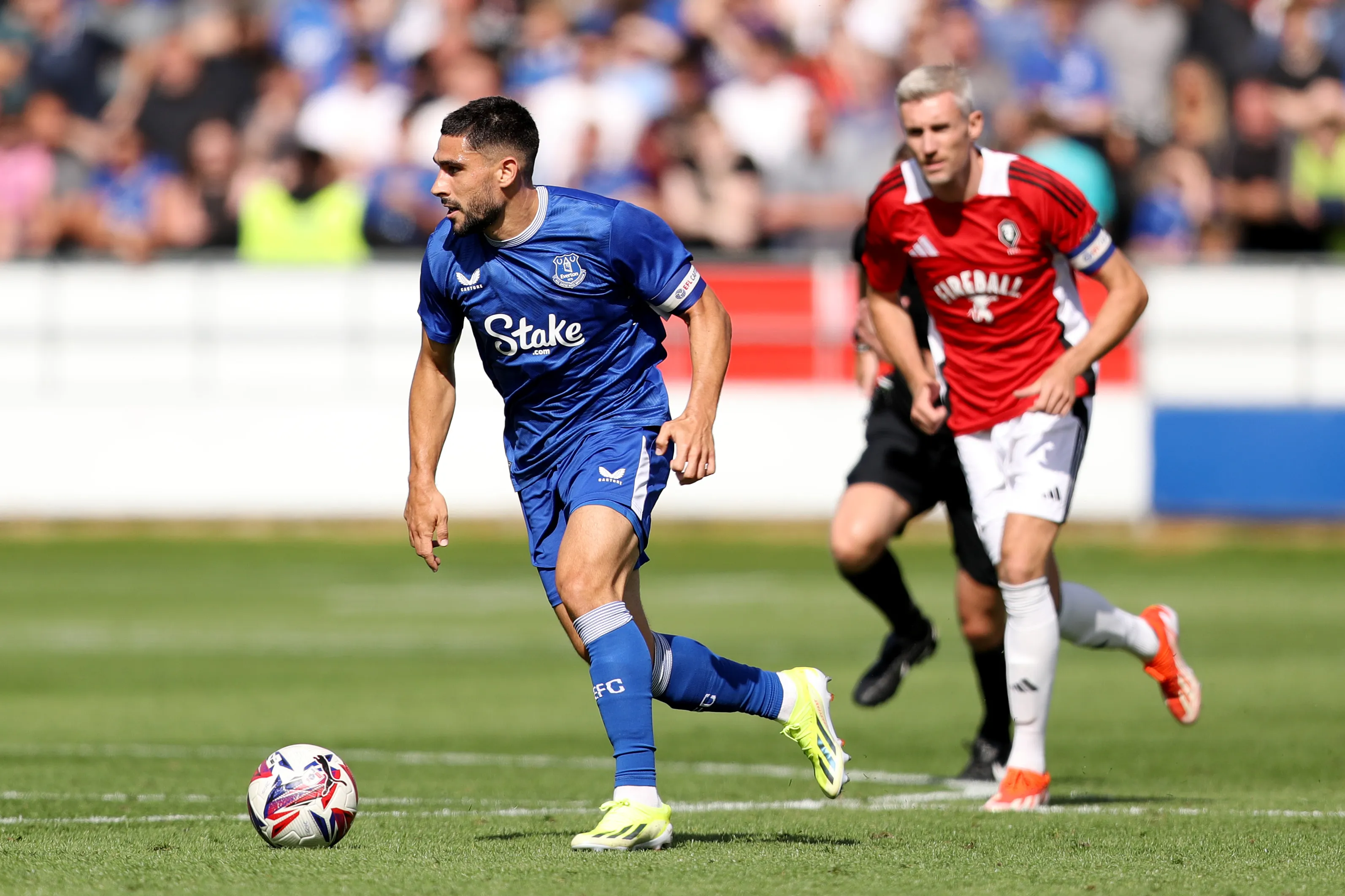 Neal Maupay en acción con el Everton en una pretemporada. (Charlotte Tattersall/Getty Images).