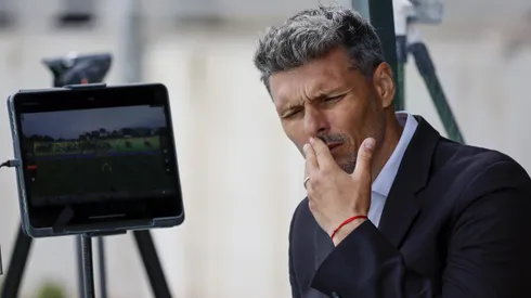 Sólo se oscurece la situación de Fernando Ortiz en Colo Colo.
