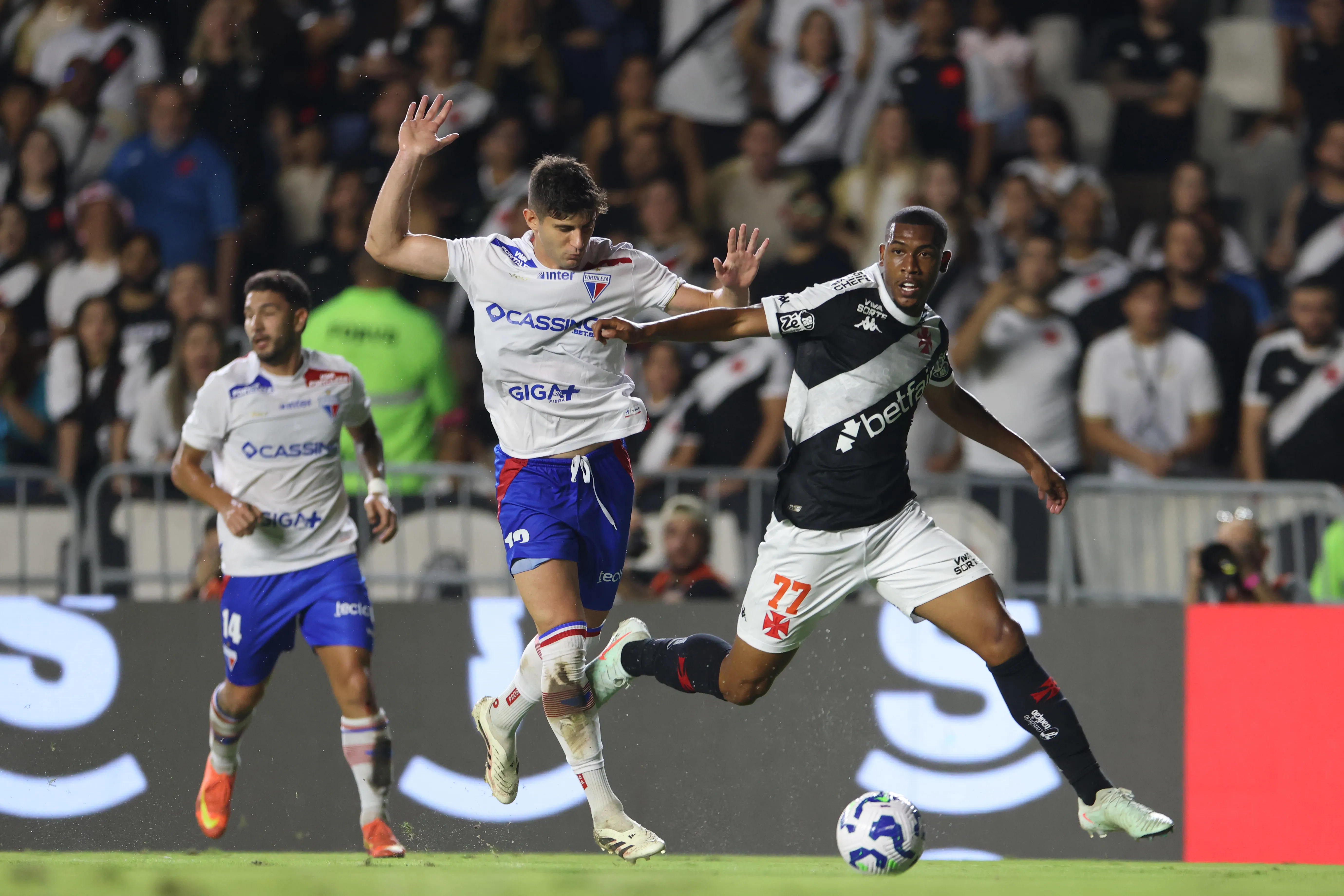 Benjamín Kuscevic debe definir su próximo destino. (Photo by Lucas Figueiredo/Getty Images)