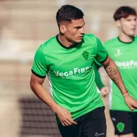 Cepeda se luce como modelo de camiseta de última tecnología del Elche