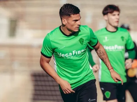 Cepeda se luce como modelo de camiseta de última tecnología del Elche