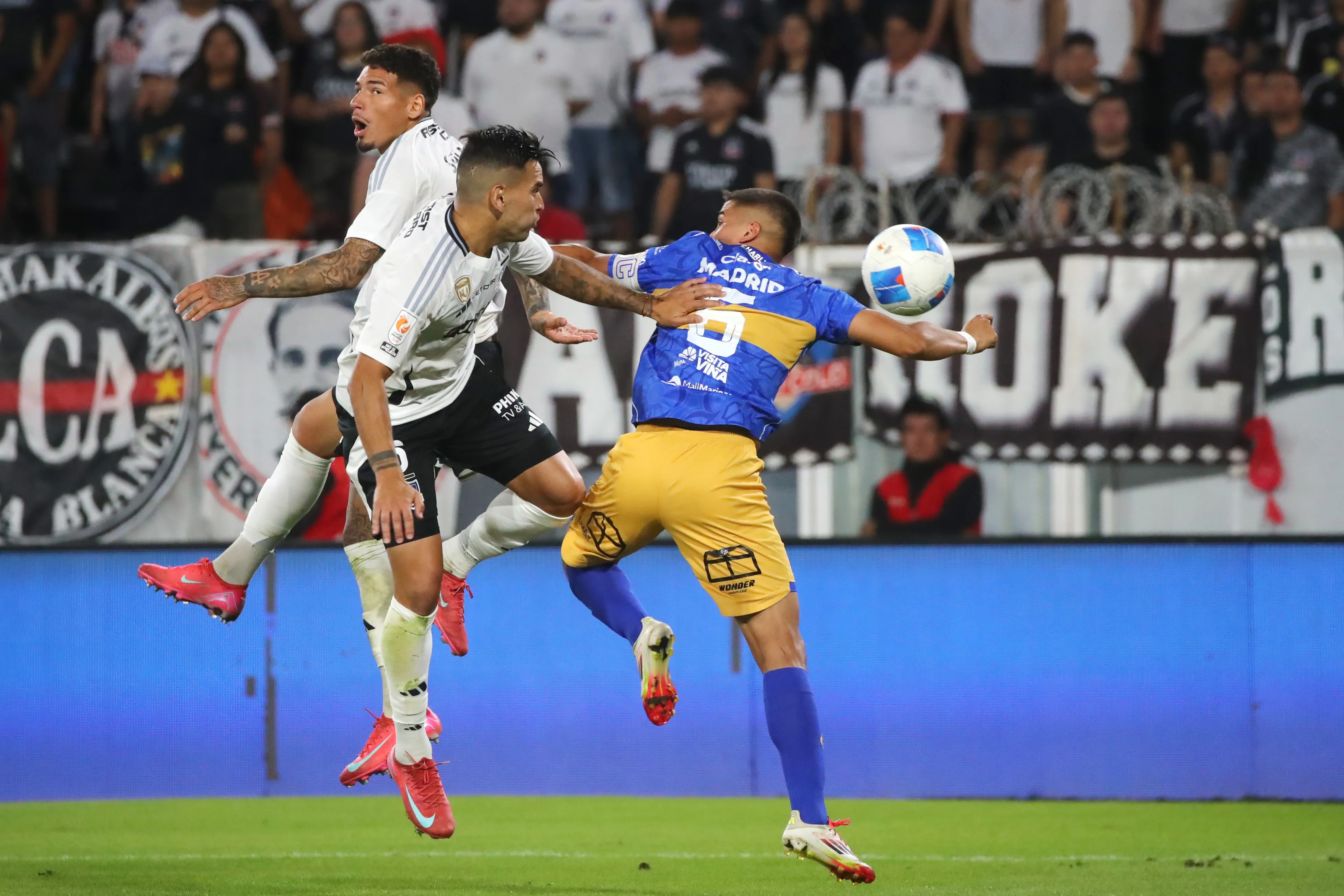 Álvaro Madrid ante Colo Colo, club donde jugará en 2026. (Jonnathan Oyarzun/Photosport).