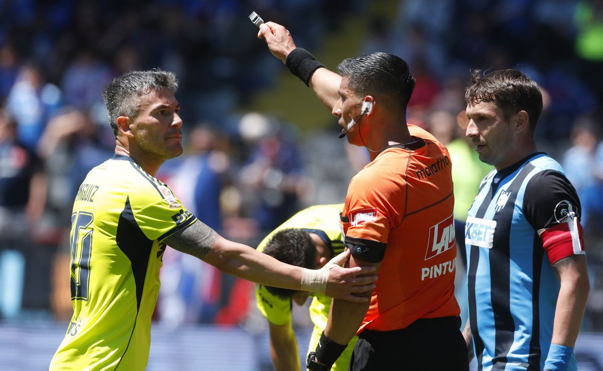 Furia por la decisión de suspender el duelo de Huachipato y la U de Chile: “Se les para la pluma y…”