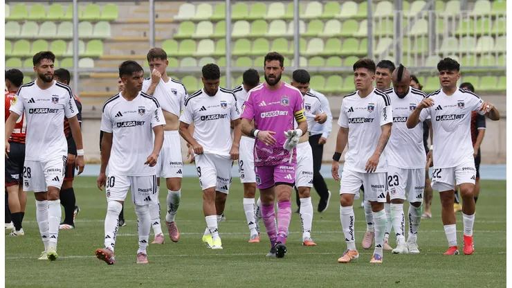 El plantel de Colo Colo le suelta la mano a Fernando Ortiz
