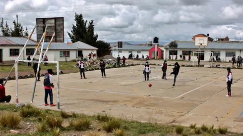 Las canchas de fútbol en los colegios de España pudieron llegar a su final.