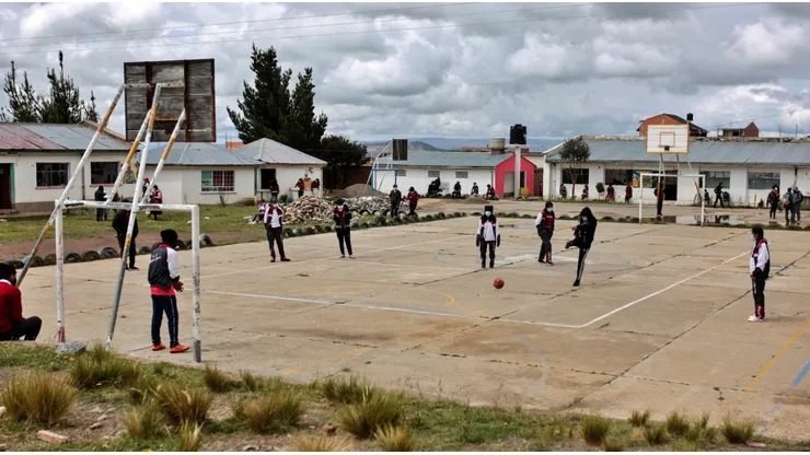 Las canchas de fútbol en los colegios de España pudieron llegar a su final.
