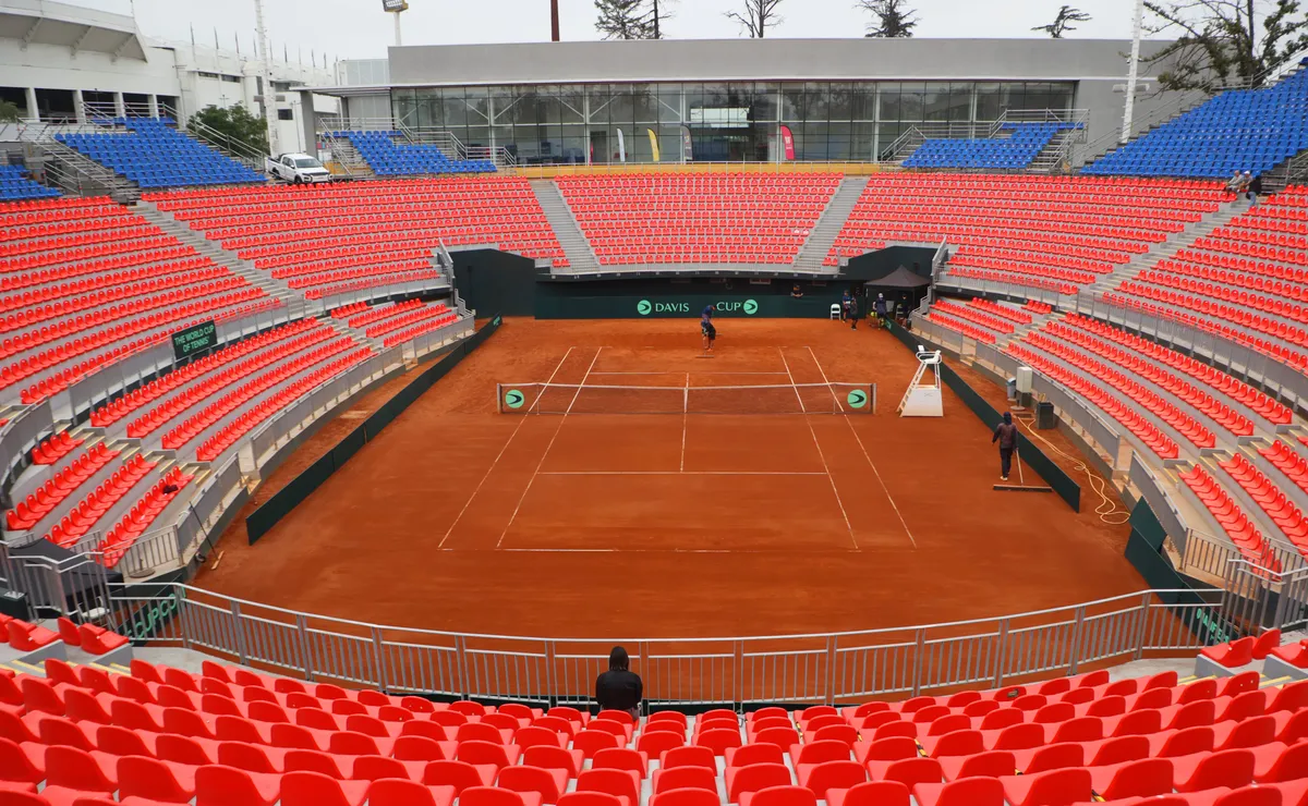 Chile busca vencer a Serbia en la Copa Davis con Carlos Alcaraz en Santiago