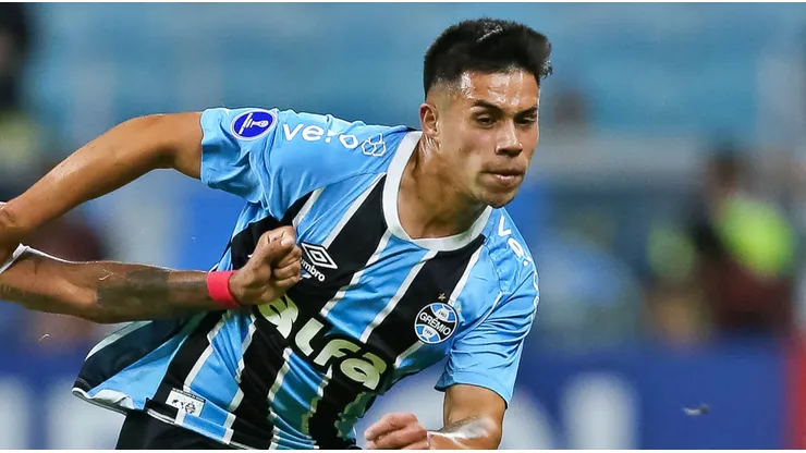 Aravena podría estar viviendo sus últimos días como jugador de Gremio.