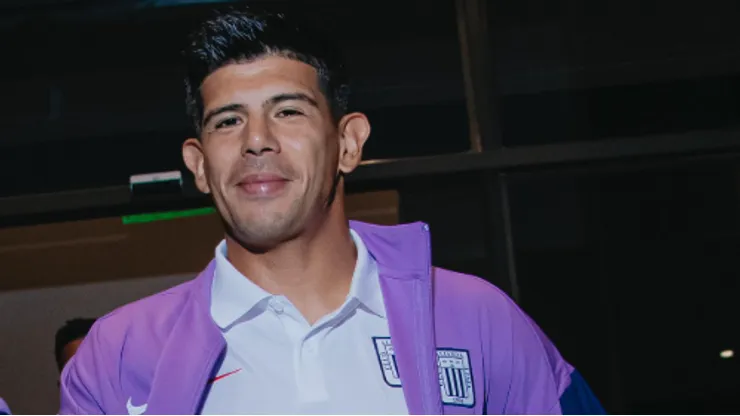Esteban Pavez fue titular, pero no pudo terminar el partido por una jugada muy desafortunada.