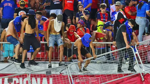 Identifican a hinchas de la U que provocaron incidentes en Estadio Nacional.