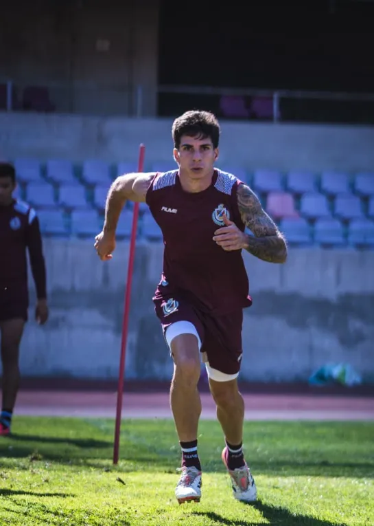 Francis Mac Allister en su primera práctica como Papayero. (Foto: Instagram).