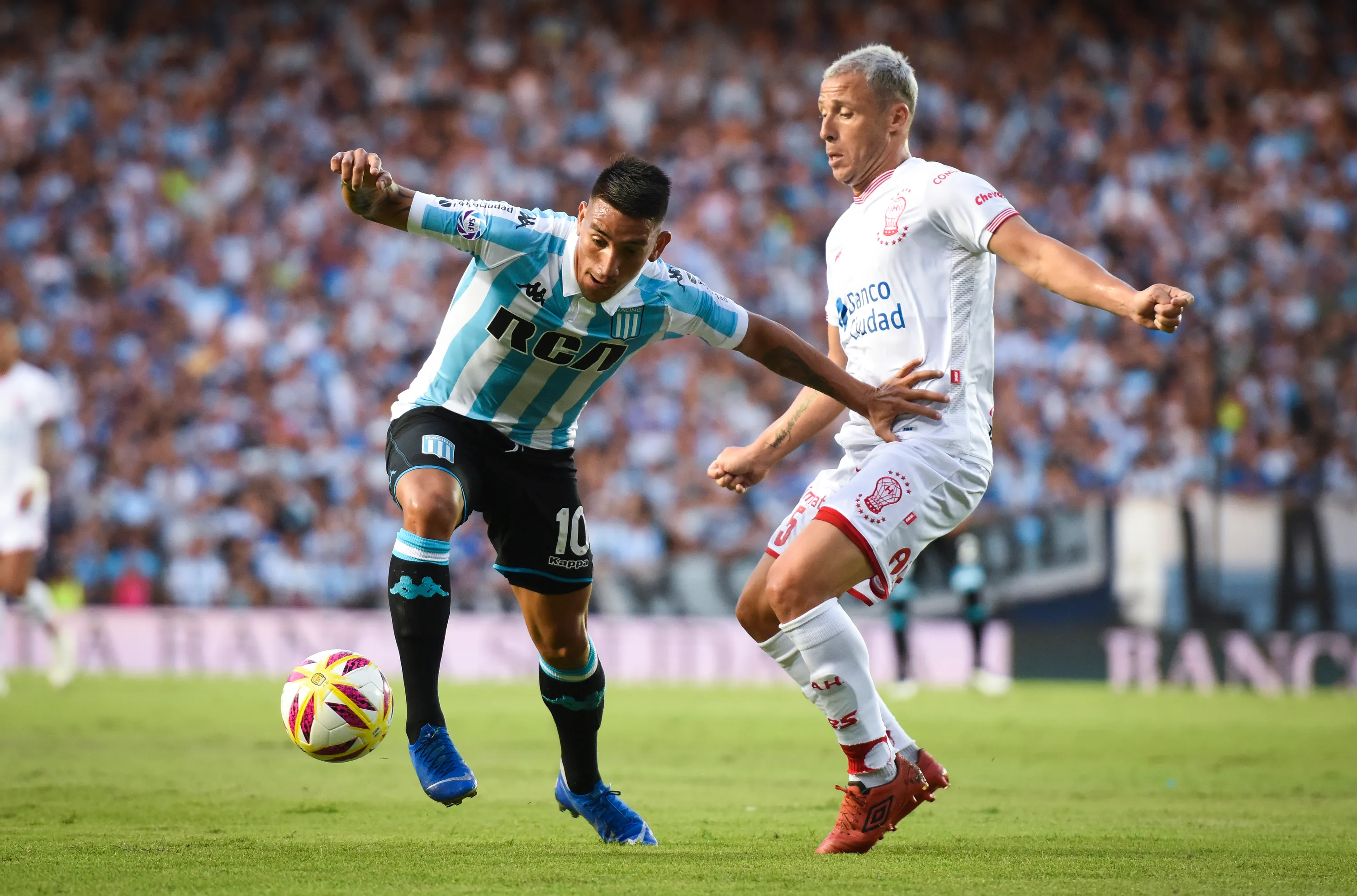 Damonte marcando a Ricardo Centurión. Imagen: Getty