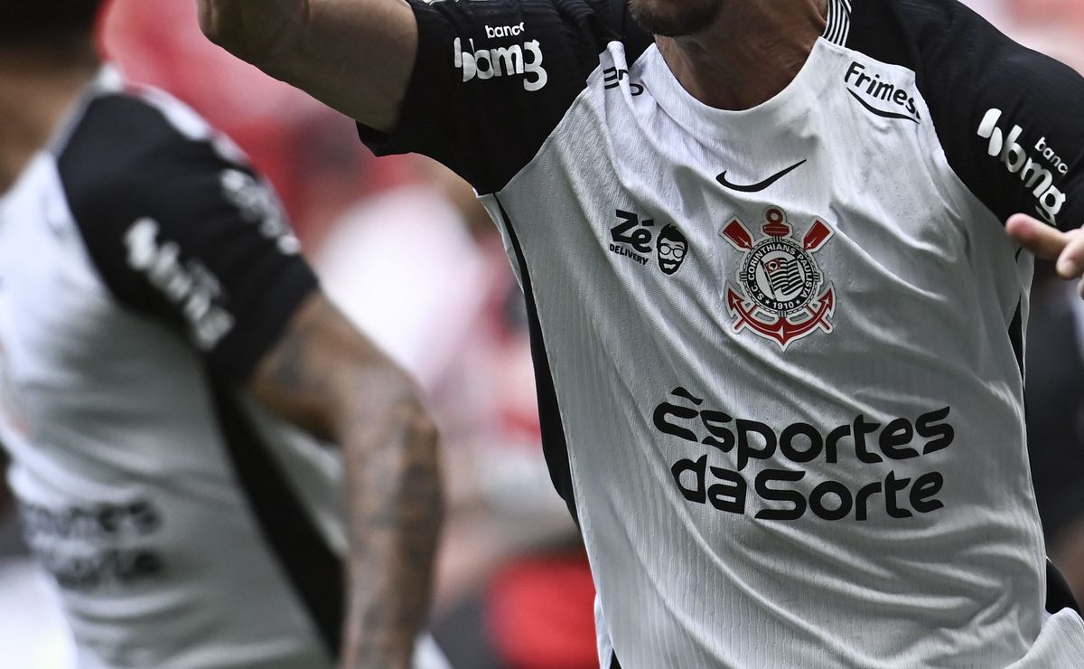 ¡Un ex Corinthians! Club de Primera B se queda con fichaje de lujo y toma radical decisión