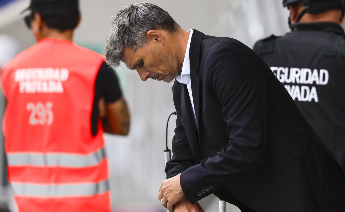 Totalmente perdido: la insólita decisión de Fernando Ortiz en la formación de Colo Colo