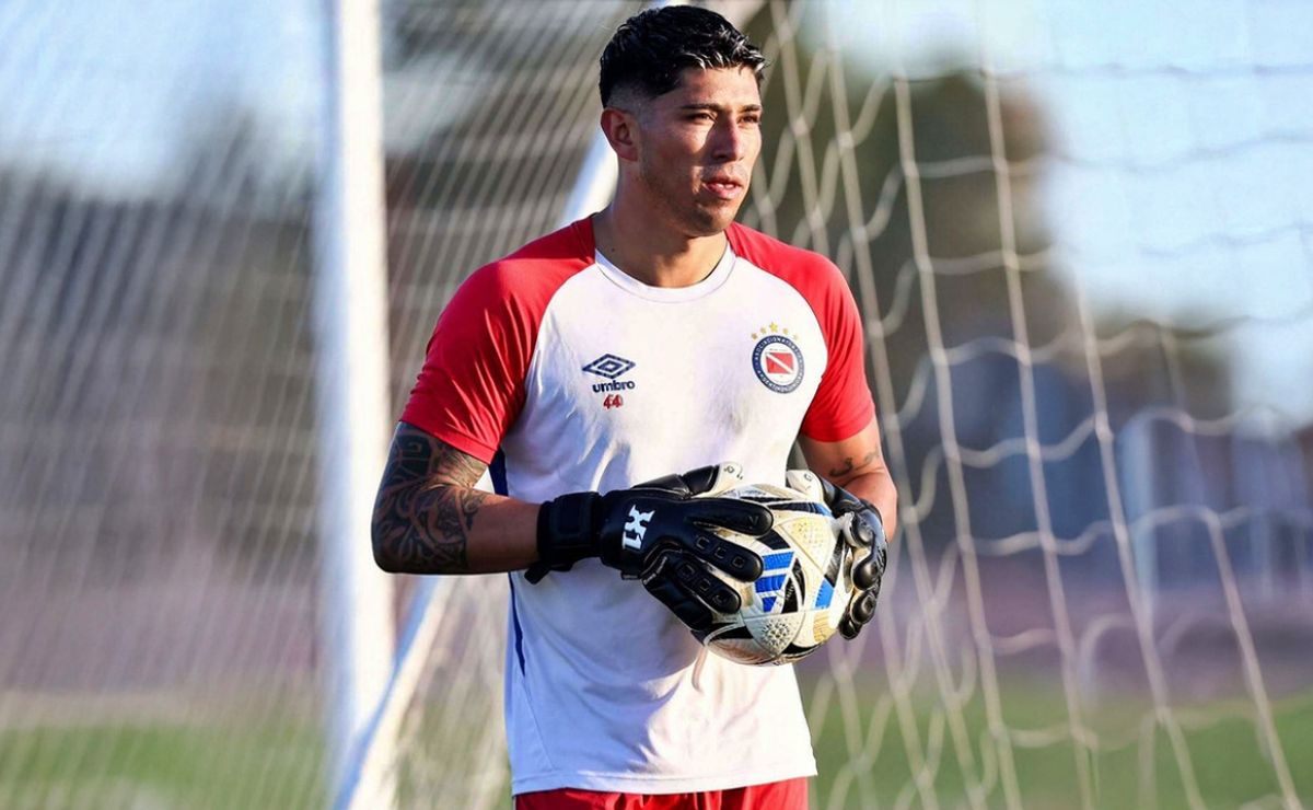 Más de 122 mil reproducciones: Argentinos Juniors celebra invicto de Brayan Cortés