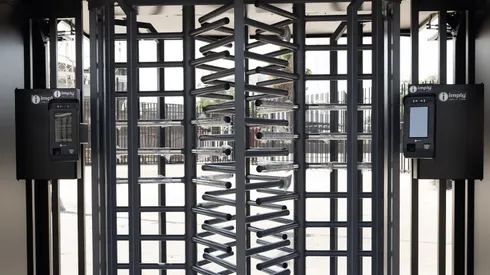 Ante Everton, Colo Colo estrenará sus nuevos torniquetes en el ingreso del Monumental.
