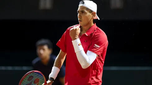 Alejandro Tabilo gana un partido duro en la Copa Davis.
