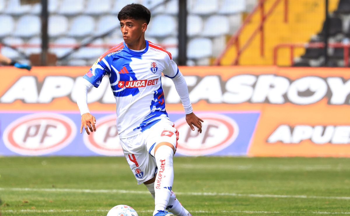 Debutó con con 19 años por la U de Chile y se gana las loas del DT: “Desde el primer día…”