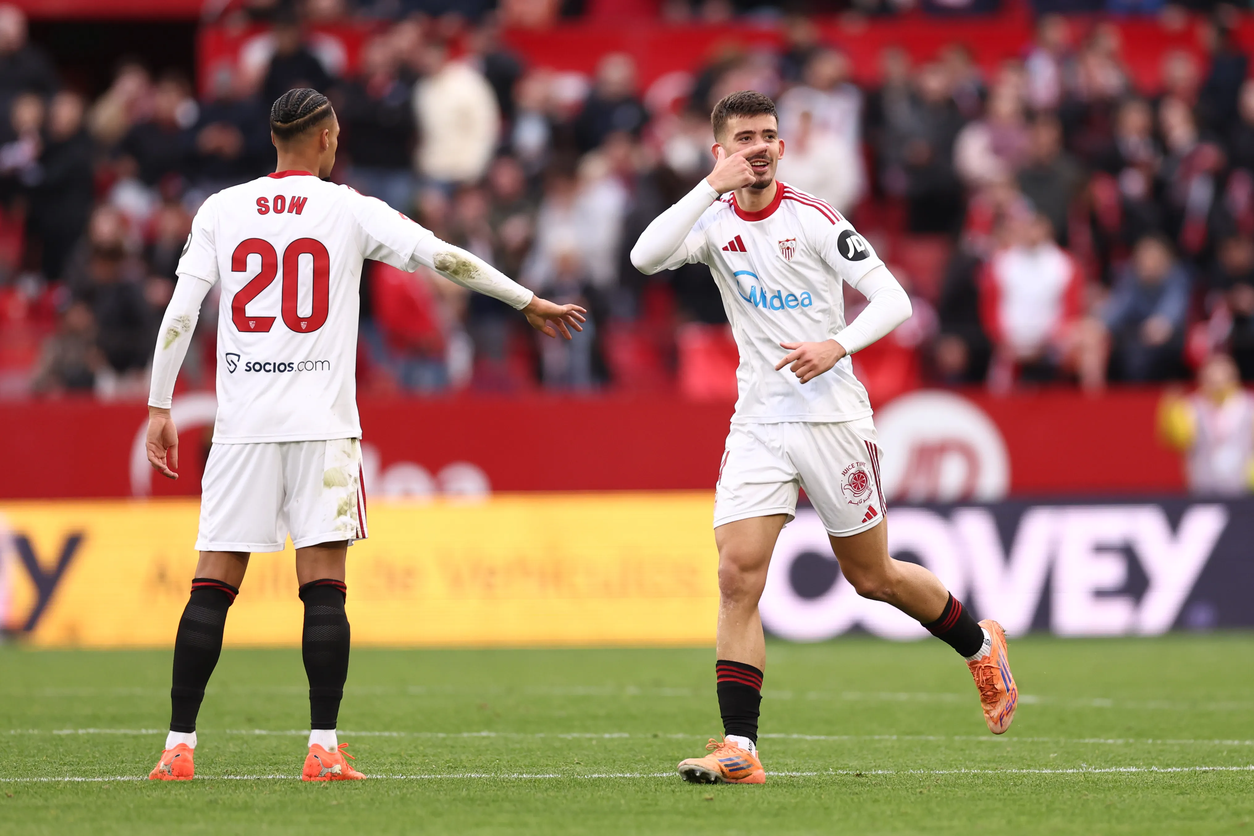 Kike Salas empató para Sevilla en el final. (Photo by Fran Santiago/Getty Images)