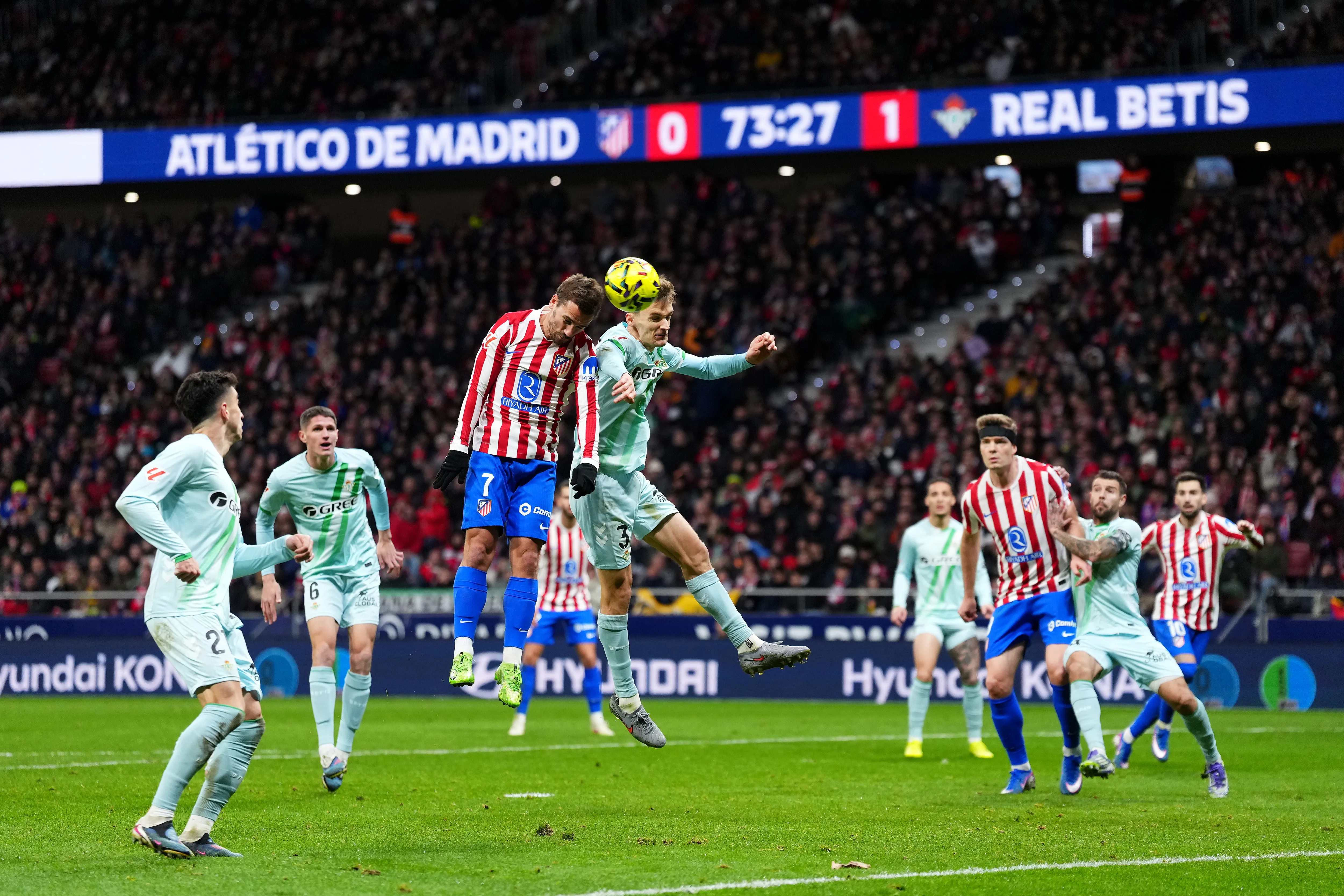 La jugada del gol anulado del Atlético Madrid. (Photo by Angel Martinez/Getty Images)