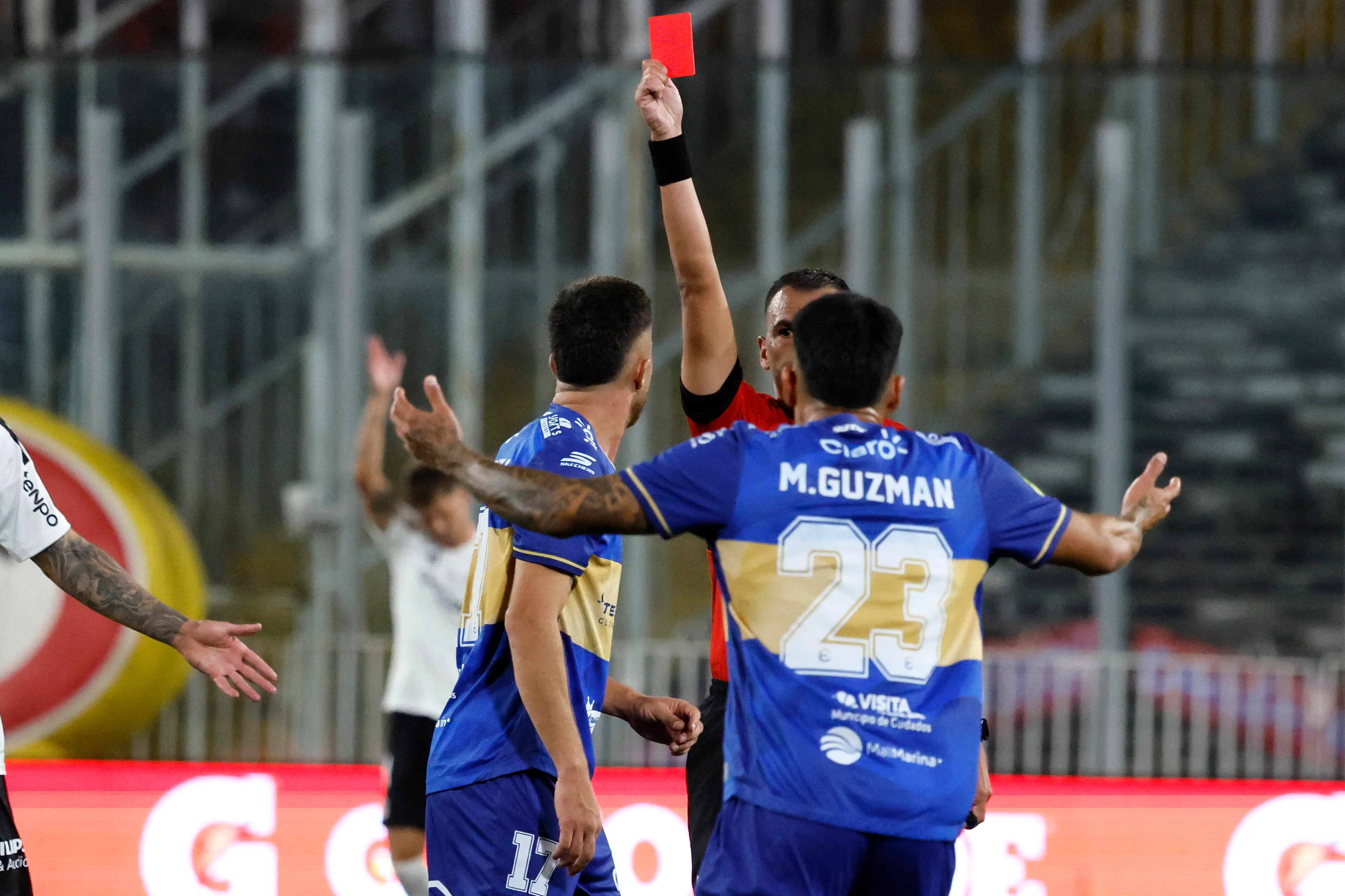 Christopher Barrera fue expulsado ante Colo Colo. (Andres Pina/Photosport).