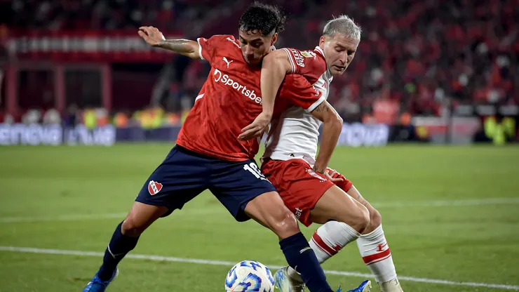 Luciano Cabral se perdió un gol increíble con Independiente
