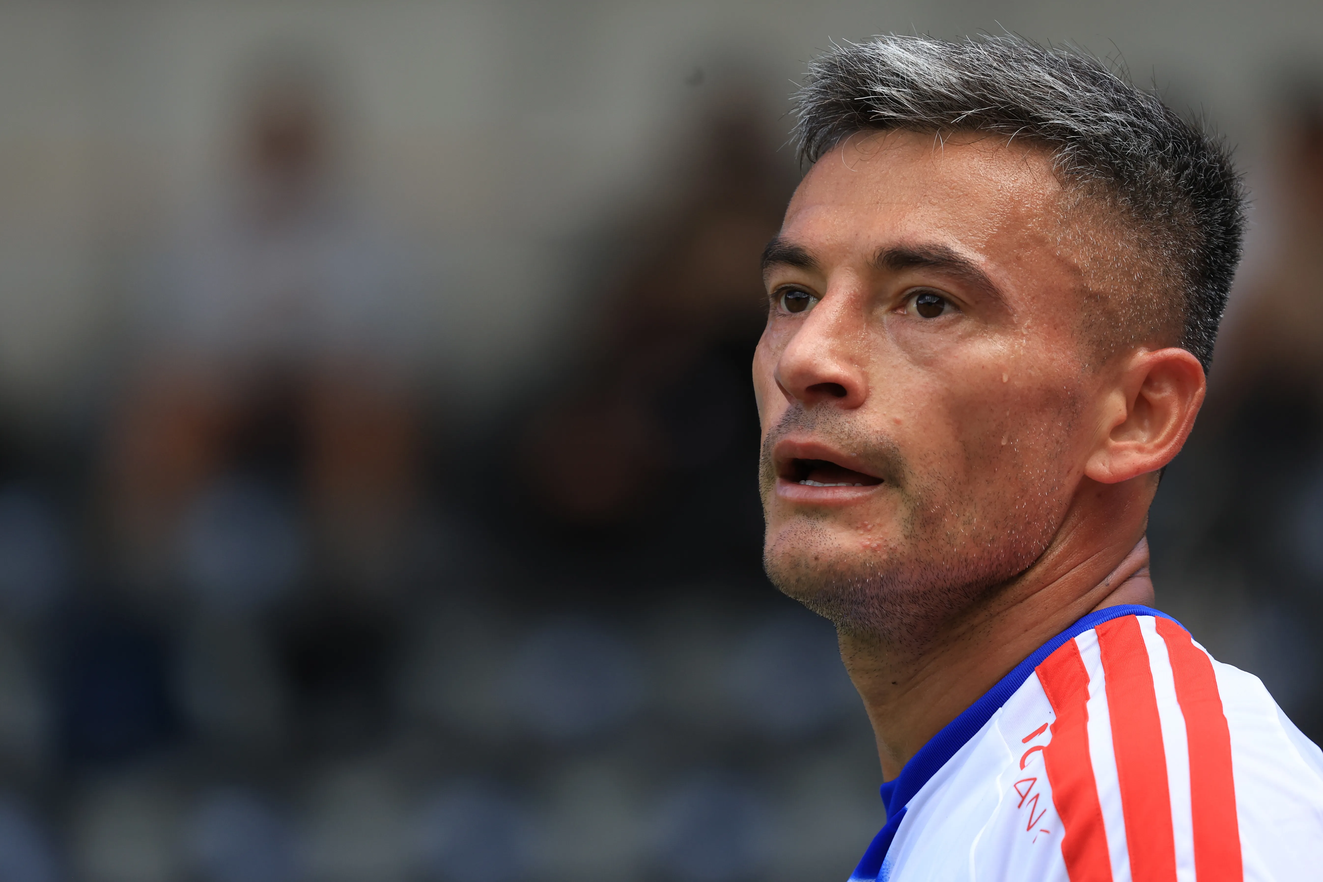 Aránguiz no ha podido brillar en el inicio del 2026. Imagen: Photosport