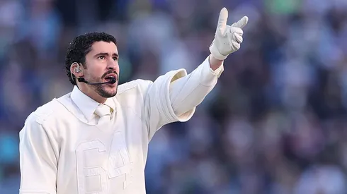 El cantante puertorriqueño sorprendión con un show que incluyó a grandes artistas.
