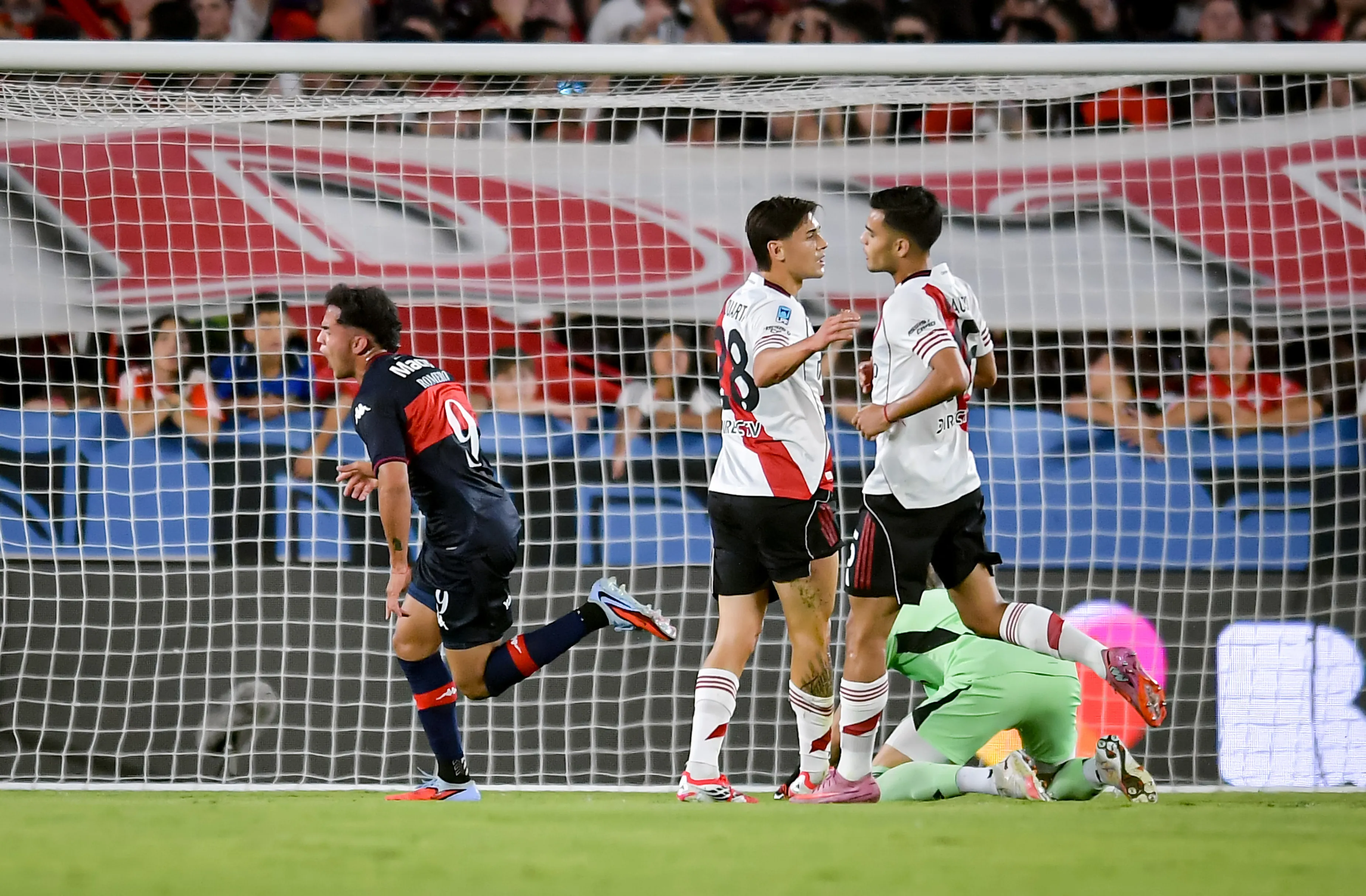 David Romero celebra el golazo que le anotó Marcelo Endelli/Getty Images).