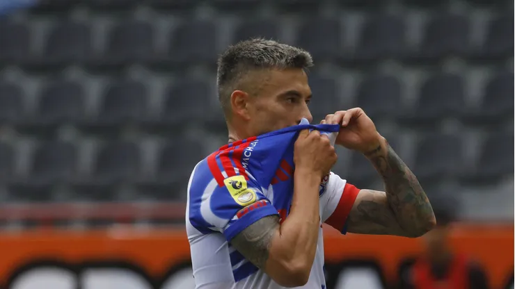 Charles Aránguiz no comenzó bien en la U de Chile este año