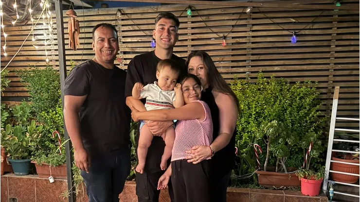 Antonio Ceza junto a su familia