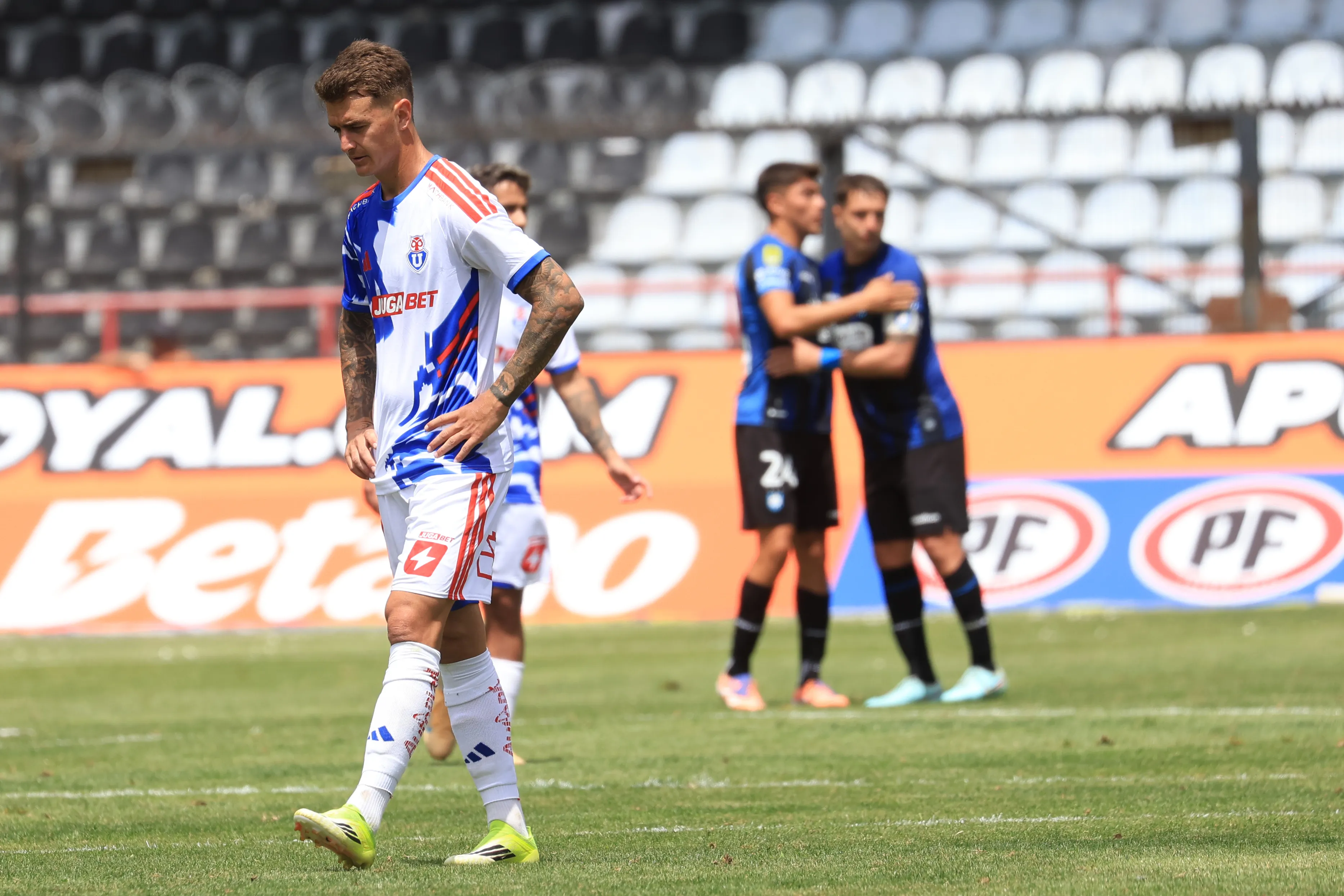 Franco Calderón protagonizó un grave error de la U ante Huachipato. Foto: Eduardo Fortes/Photosport