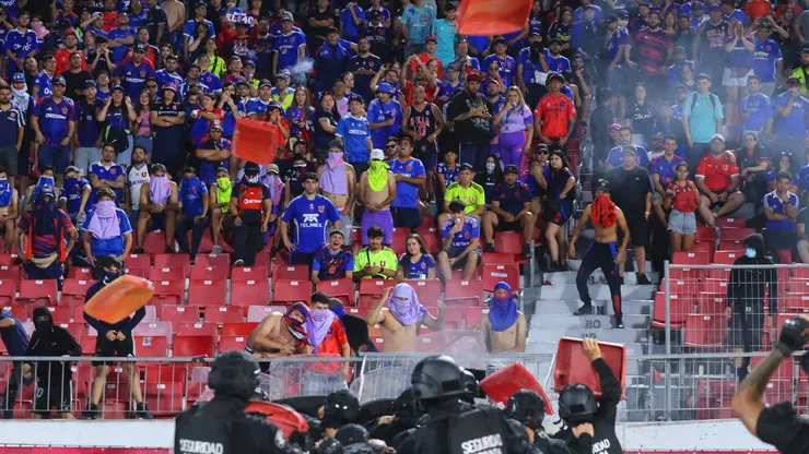 La U tuvo graves incidentes en el Estadio Nacional.