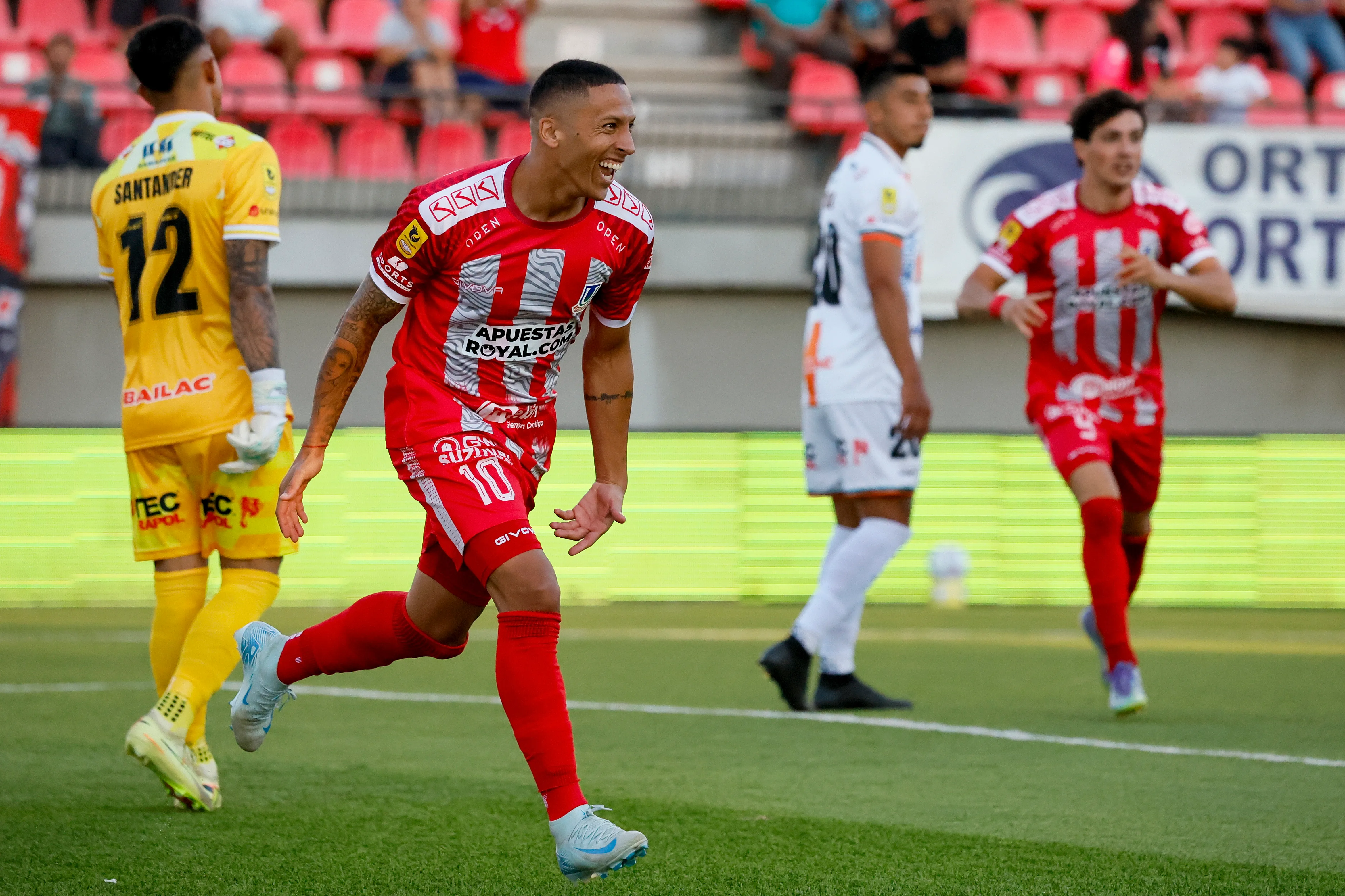 La celebración de Kevin Méndez en el Nicolás Chahuán Nazar. (Andres Pina/Photosport).