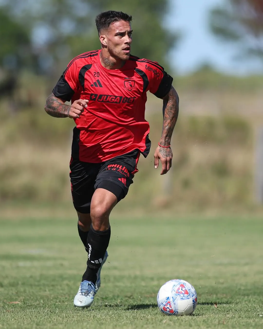 Javier Méndez podrá debutar con Colo Colo al superar su castigo