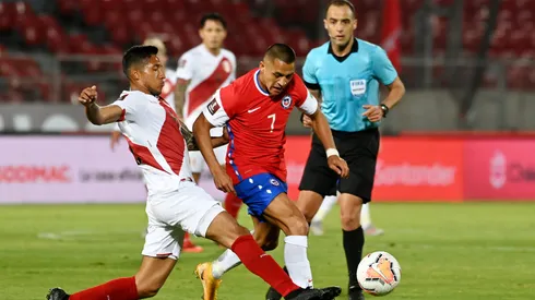 Gianluca Lapadula captado a los besos con una mujer que no era su esposa.
