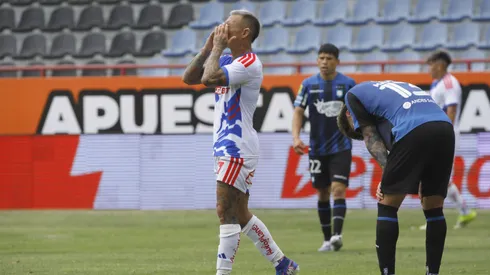 La U se nubla en el inicio de Paqui Meneghini.
