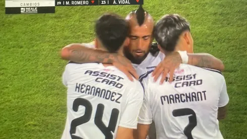La salida de Arturo Vidal y el cuchicheo con los juveniles.
