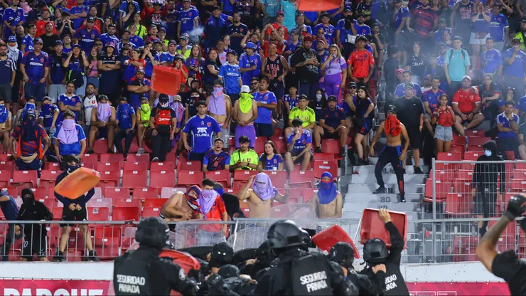 Los desórdenes de la barra de la U fueron castigados.