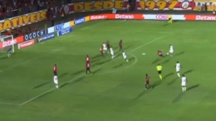 Erick Pulgar se matriculó con un golazo descomunal en Flamengo.